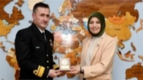 TUĞAMİRAL ALİ TUNA BAYSAL, MÜDÜR FAZİLET DURMUŞ'A İADEİ ZİYARETTE BULUNDU