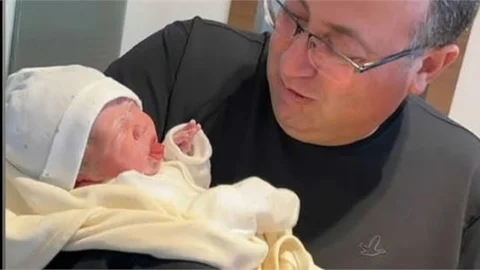 TZO BAŞKANI VEYİS AVCI, 4. TORUNUNU KUCAĞINA ALDI