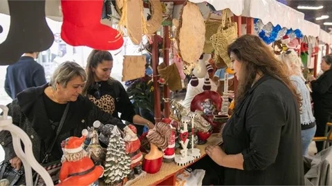 BÜYÜKŞEHİR ÜRETİCİ KADIN STANTLARI BU KEZ YENİ YIL TEMASIYLA KURULDU