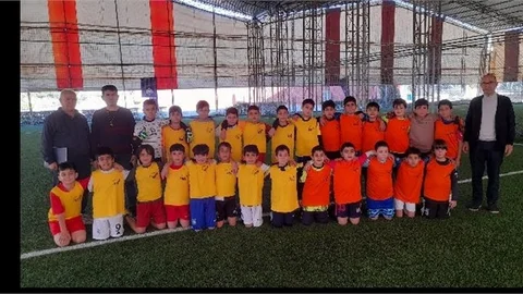 TARSUS BORSA İSTANBUL'DA GELENEKSEL 4. SINIFLARARASI FUTBOL TURNUVASINDA FİNAL HEYECANI