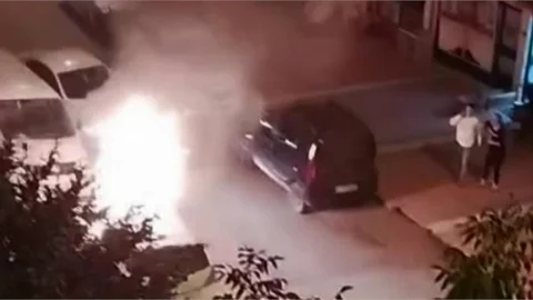 MERSİN'DE ARAÇ KUNDAKLAMASI