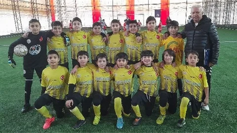 TARSUS BORSA İSTANBUL İLKOKULUNDA ŞAMPİYON 4F SINIFI