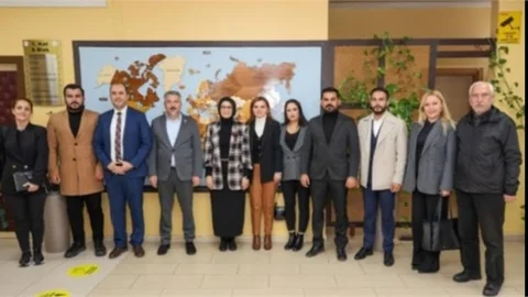 AK PARTİLİ BAŞKAN KILIÇ, MÜDÜR DURMUŞ'U MAKAMINDA ZİYARET ETTİ