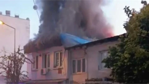 MERSİN'DE BİR EVDE ÇIKAN YANGININDA 1 KİŞİ DUMANDAN ZEHİRLENDİ