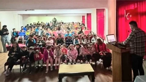 ÇAMLIYAYLA'DA ÖĞRENCİLERE "GÜVENİLİR GIDA" BİLİNÇLENDİRME TOPLANTISI