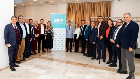 KARİYER MERKEZİ İŞ DÜNYASINA LİDERLİK EDİYOR