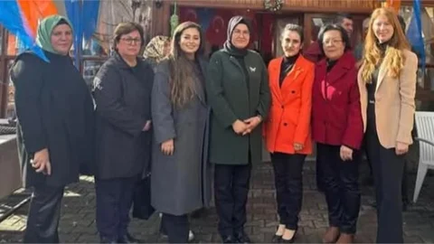 AK PARTİ ÇAMLIYAYLA KADIN KOLLARINDA YENI BAŞKAN SEÇİL ACER