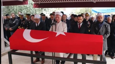 Şehit Pilot Albay Bayram Çiçek dualarla toprağa verildi