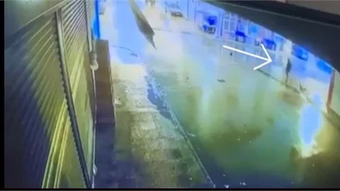 MERSİN'DE ARACIN ÇARPTIĞI YAYA YAŞAM MÜCADELESİ VERİYOR