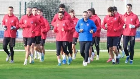 SİLİFKE BELEDİYESPOR GÜÇ DEPOLUYOR