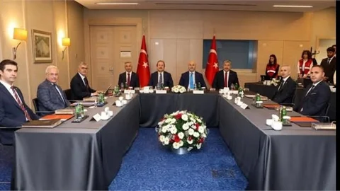 MERSİN'DE DÜZENSİZ GÖÇLE MÜCADELE TOPLANTISI YAPILDI