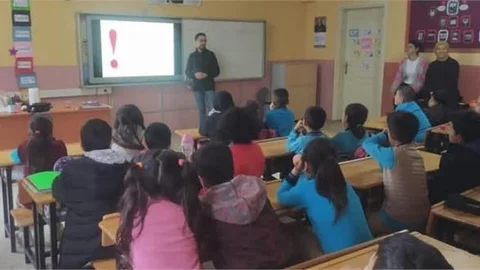 ÇAMLIYAYLA'DA ÖĞRENCİLERE "GÜVENİLİR GIDA" EĞİTİMİ VERİLDİ