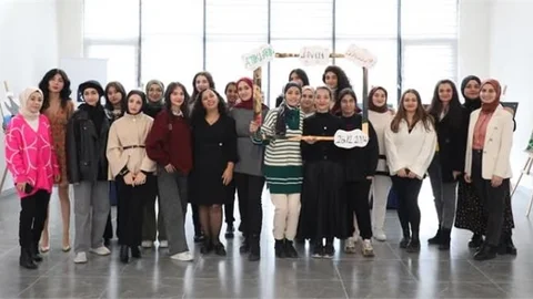 TARSUS ÜNİVERSİTESİ ÖĞRENCİLERİ'NDEN GERİ DÖNÜŞÜM SERGİSİ