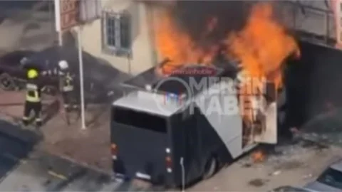 MERSİN'DE PARK HALİNDEKİ KARAVAN YANDI