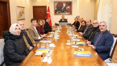 VALİ PEHLİVAN, MUHTARLARLA BİRARAYA GELDİ