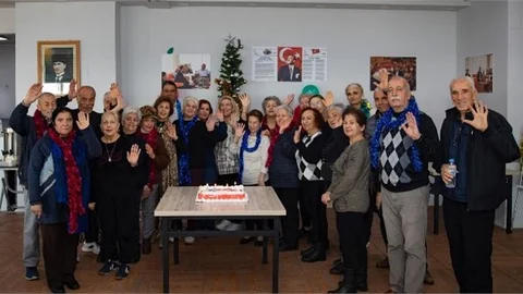 MERSİN BÜYÜKŞEHİR İLE VATANDAŞLAR YENİ YIL COŞKUSU YAŞIYOR