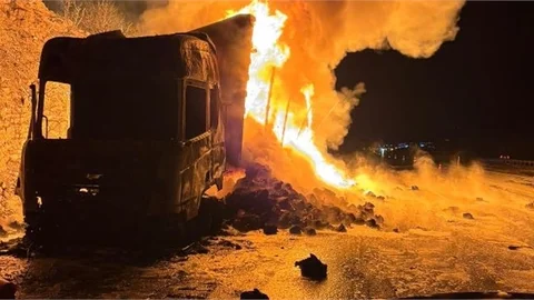 Tarsus-Pozantı otoyolunda tır yangını