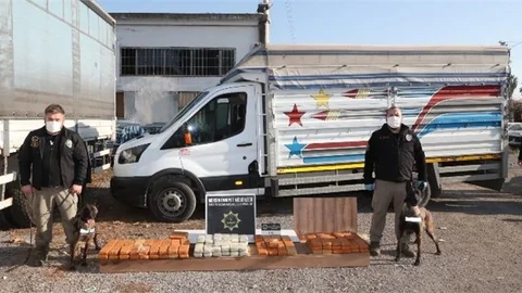 44 KİLO 720 GRAM EROİN, TALAŞ ALTINA SAKLANMIŞ VAZİYETTE ELE GEÇİRİLDİ