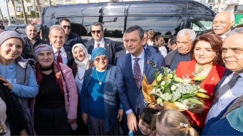 BAŞKAN SEÇER VE CHP GENEL BAŞKANI ÖZEL, MERSİN’DE VATANDAŞIN SESİNE KULAK VERDİ