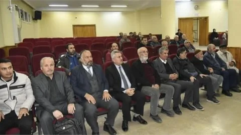 TARSUS'TA 2025 YILI İLK UMRE SEMİNERİ DÜZENLENDİ