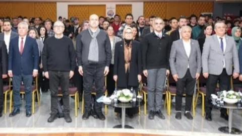 MERSİN'DE "YAPAY ZEKÂ, DİJİTALLEŞME VE EĞİTİMDE DÖNÜŞÜM" PANELİ