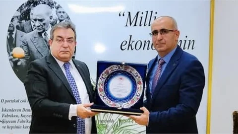 TARSUS'A ATANAN MUSTAFA ATEŞ’E PLAKET