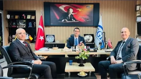 MÜDÜR ANTEPLİOĞLU İLE ŞUBE MÜDÜRÜ BULUT'TAN SGK MÜDÜRÜ METİN'E ZİYARET