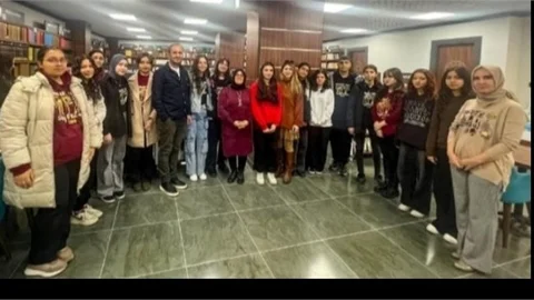 MERSİNLİ ÖĞRENCİLER YAZAR NURSEL ATA İLE BULUŞTU