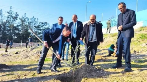 KAYMAKAM AKYÜZ, ZWYTİN FİDANI DİKİM ETKİNLİGİNE KATILDI