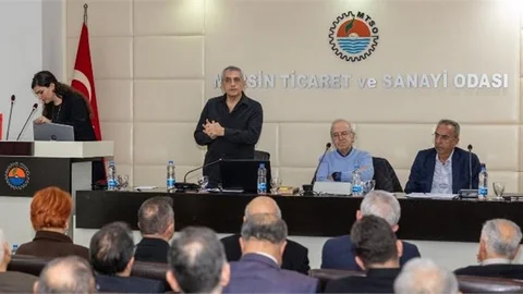 BÜYÜKŞEHİR, ‘MERSİN EKONOMİSİNİN DÜNÜ, BUGÜNÜ, GELECEĞİ’ KONULU PANEL DÜZENLEDİ