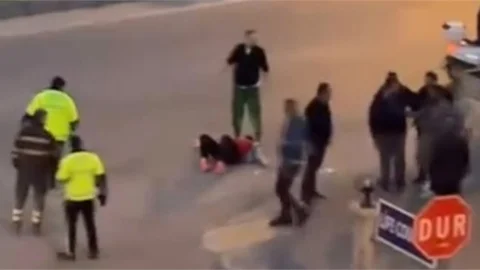 MERSİN'DE KAZA YAPTI, KAVGADA YARALANDI