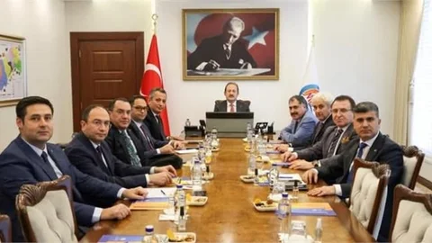 VALİ PEHLİVAN'DAN KOIRDİNASYON TOPLANTISI