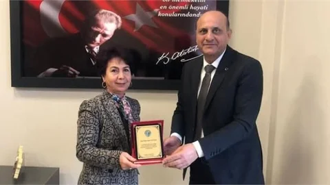 MÜDÜR ANTEPLİOĞLU'NDAN, EMEKLİYE AYRILAN MÜDÜR TAŞYÜREK'E VEDA ZİYARETİ
