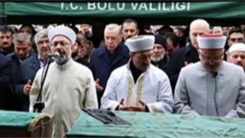 Cumhurbaşkanı Erdoğan, Bolu’daki yangında hayatını kaybeden Gültekin Ailesi’nin cenaze törenine katıldı