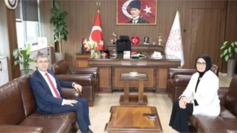 MERSİN İL DEFTERDAR VEKİLİ UZUN, MERSİN İL MİLLÎ EĞİTİM MÜDÜRÜ FAZİLET DURMUŞ'A İADE-İ ZİYARETTE BULUNDU