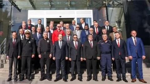 VALİ PEHLİVAN'DAN, MERSİN LİMANI DEĞERLENDİRME TOPLANTISI