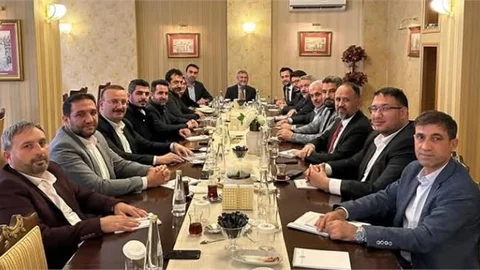 AK PARTİ'DE İLÇE BAŞKANLARI TOPLANTISI