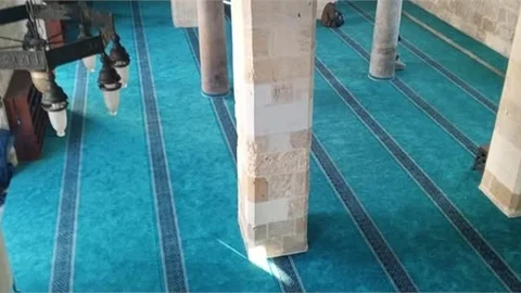 Tarsus Tarihi Ulu Camii’nin Halısı Yenilendi