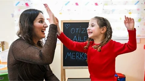 BÜYÜKŞEHİR’İN OTİZM AİLE DANIŞMA MERKEZİ’NDE ÖZEL EĞİTİM DERSLERİ SÜRÜYOR