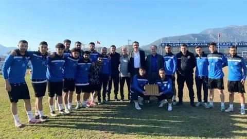 BOZYAZI KAYMAKAMI TOPSAKALOĞLU'NDAN BOZYAZI BELEDİYESPOR KULÜBÜNE ZİYARET