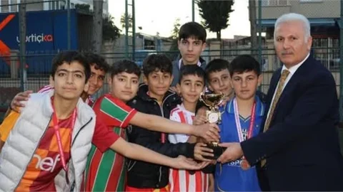 Mersin'de “Gençliğe Değer Ara Dönem Futbol Turnuvası” sona erdi.