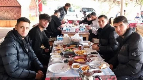 SİLİFKE BELEDİYESPORLU OYUNCULARA KAHVAlTI MORALİ