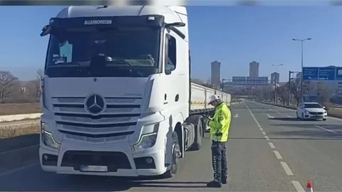 TRAFİK DENETİMLERİ ÖLÜMLÜ VE YARALANMALI KAZALARI AZALTTI