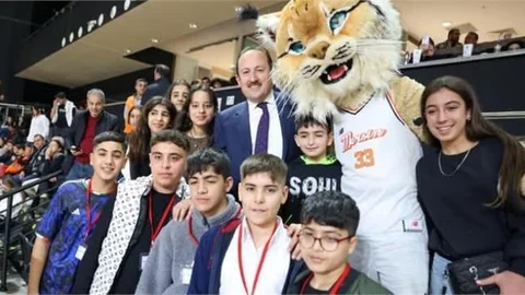 Vali Pehlivan, Tarsus'tan Gelen Çocuklar İle Landes Maçını İzledi