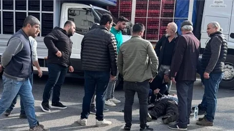 MERSİN'DE TIRIN ÇARPTIĞI MOTORSİKLETLİ YARALANDI