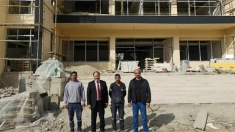 AKDENİZ VE YENİŞEHİR'DE OKUL YAPIM ÇALIŞMALARI