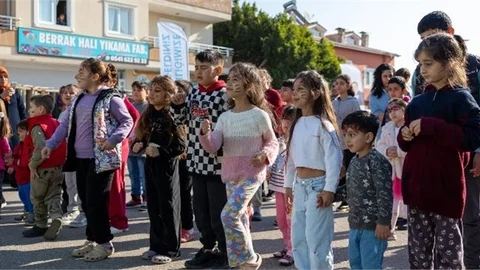 ÇOCUKLAR, BÜYÜKŞEHİR’LE KEYİFLİ BİR GÜN GEÇİRİRKEN GÜZEL ANILAR BİRİKTİRDİ