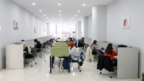 ÜNİVERSİTELİ GENÇLERE BÜYÜKŞEHİR’İN DESTEKLERİ SÜRÜYOR