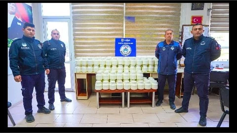TARSUS’TA HALK SAĞLIĞINI TEHDİT EDEN BİN 500 KİLOGRAM PEYNİR ELE GEÇİRİLDİ