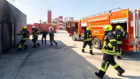 MERSİN BÜYÜKŞEHİR İTFAİYESİ 2025 YILININ İLK TATBİKATINI GERÇEKLEŞTİRDİ